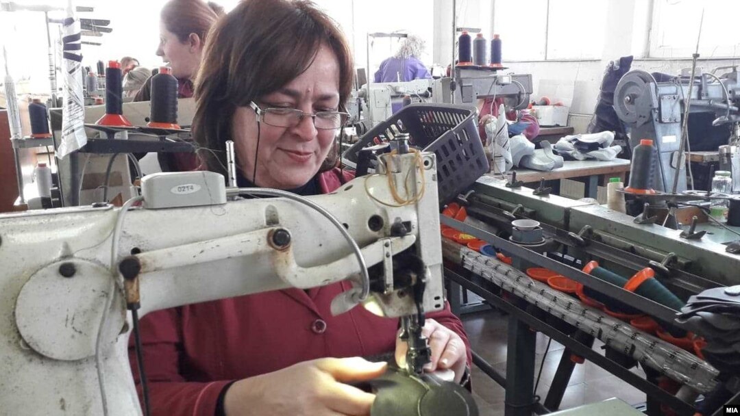 Илустрација: Работнички во текстилна индустрија
