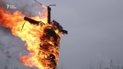 В Петербурге активисты сожгли «чучело президентских выборов» (видео)