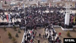 Митинги протеста охватывают все больше городов Киргизии