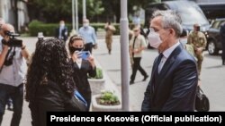 Predsjednica Kosova Vjosa Osmani i šef NATO-a Jens Stoltenberg. Priština, 1. juli 2021.