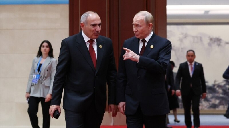 Putin, Pashinian Meet In China