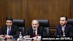 Armenia - Prime Minister Nikol Pashinian meets parliament deputies from the ruling Civil Contract party, October 25, 2024.