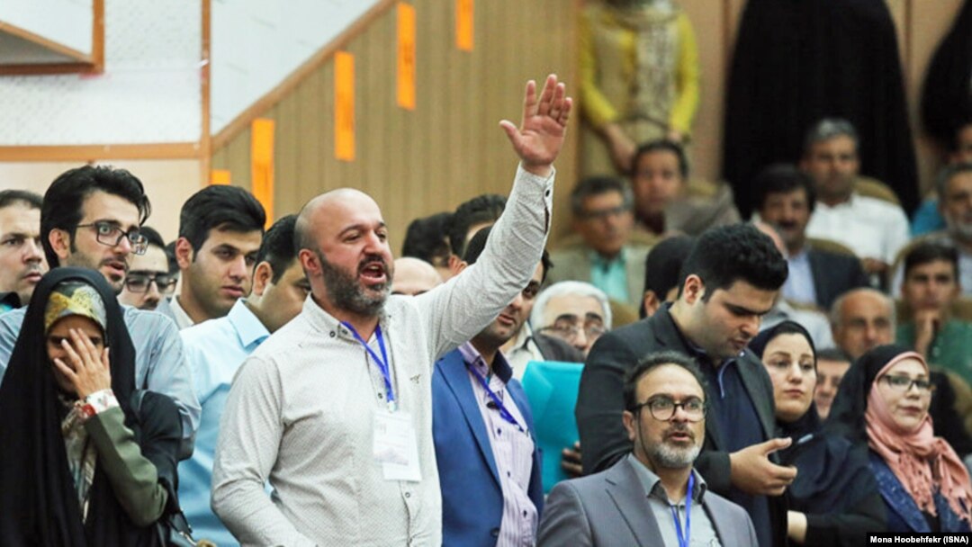 روز جمعه چهارم خرداد، در پایان کنگره حزب اعتماد ملی درگیری‌هایی بین اعضای این حزب رخ داد.
