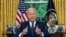 Presidenti i Shteteve të Bashkuara, Joe Biden, duke mbajtur fjalimin nga Zyra Ovale.