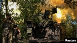 Українські військові 148-ї окремої артилерійської Житомирської бригади ведуть вогонь із самохідної гаубиці CAESAR по російських військах, червень 2026 року