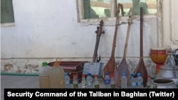 افغانستان - آله‌های موسیقی و الکل ضبط شده از سوی طالبان در ولایت بغلان 