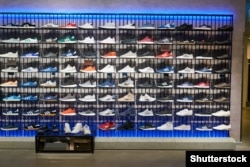 Магазин кроссовок в Санкт-Петербурге, иллюстративное фото