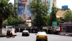 بیلبوردی در تهران که ادعای رهبر جمهوری اسلامی  در مورد اسرائیل روی آن تبلیغ شده است