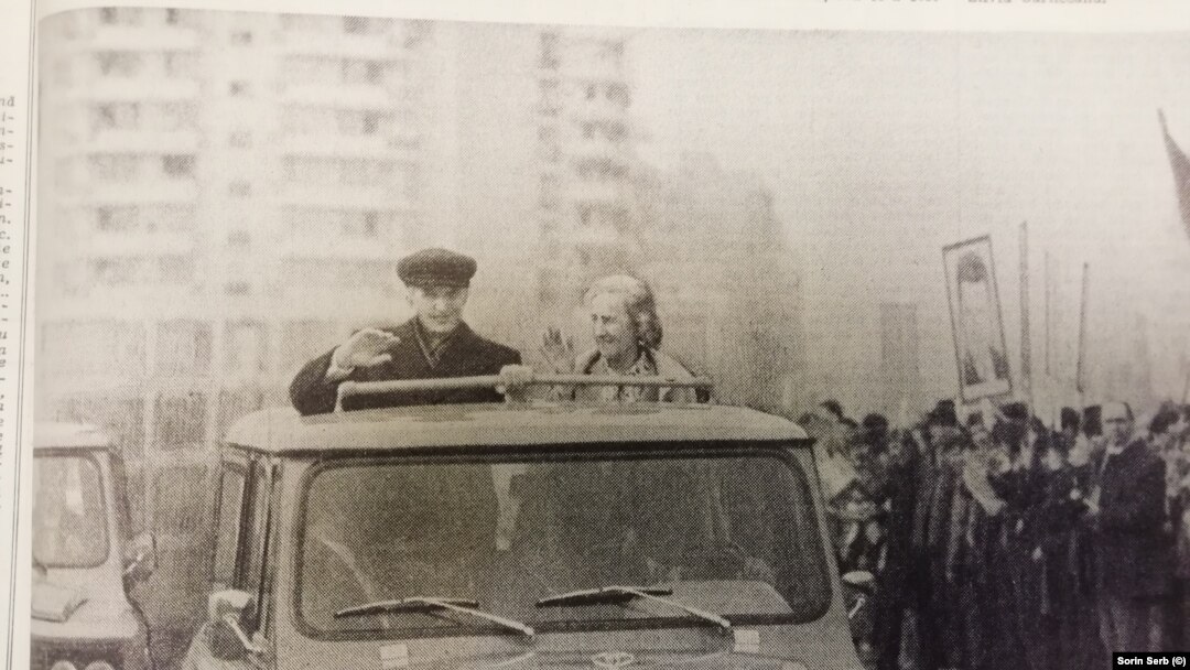 Ceaușescu visits Mining Company