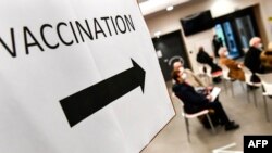 Люди чекають на щеплення проти Covid-19 у центрі із вакцинації. Франція. 20 січня 2021 року