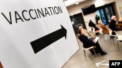 Указатель в клинике, где проводят вакцинацию от COVID-19. Восточная часть Франции, 21 января 2021 года.