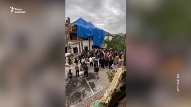 Віряни співають посеред руїн (відео) Віряни співають посеред руїн (відео)