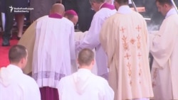 Pope Stumbles, But Goes On At Outdoor Mass