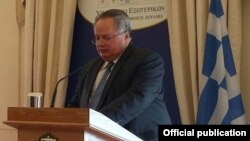 Шефот на грчката дипломатија Никос Коѕијас