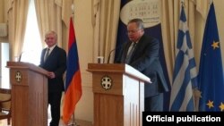 Greece - Greek Foreign Minister Nikos Kotzias (R) and his Armenian counterpart Edward Nalbandian at a news conference in Athens, 13Dec2017.