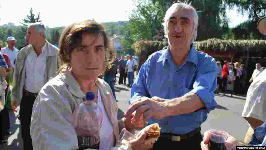 Nu toți se uită frumos la fotograf...