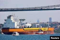 Petrolierul Vladimir Monomakh al Rosneft, sub pavilion rus, traversează Bosforul - iulie 2023.