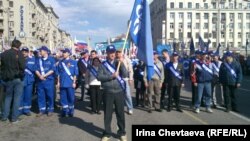  В центре Москвы несколько тысяч человек собрались на первомайскую демонстрацию, организованную Федерацией независимых профсоюзов и партией «Единая Россия», 1 мая 2012