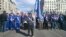  В центре Москвы несколько тысяч человек собрались на первомайскую демонстрацию, организованную Федерацией независимых профсоюзов и партией «Единая Россия», 1 мая 2012