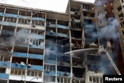 Ресей күштері атқан әскери зымыран түсіп қираған тұрғын үй. Киев, Украина, 7 ақпан, 2024 жыл.