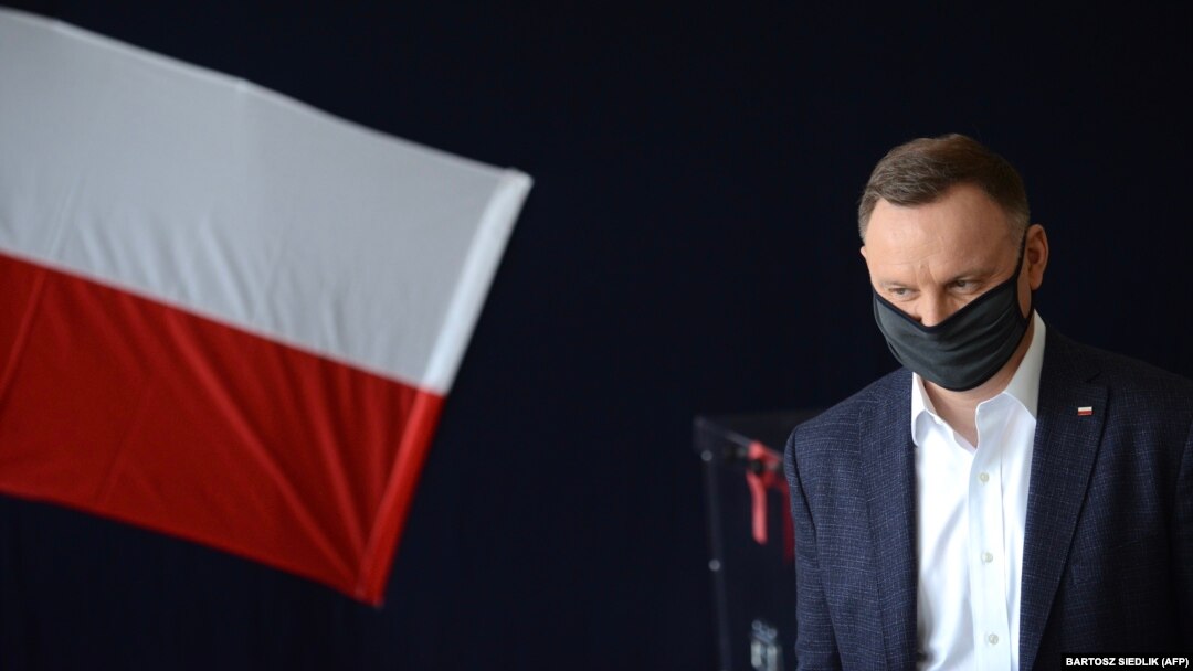 Președintele polonez Andrzej Duda este favorit în cursa pentru un nou mandat, însă la mică distanță de contracandidatul său, primarul Varșoviei.