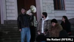 სტუდენტები თბილისის სახელმწიფო უნივერსიტეტის პირველი კორპუსის კიბეებზე, 30 იანვარი, 2026 წელი