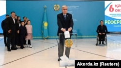 Kazakh President Qasym-Zhomart Tokayev casts his vote in Astana on October 6 during a referendum on the construction of a nuclear power plant. 