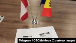 Primele două plicuri cu buletinele de vot au fost deja recepționate de biroul electoral al secției de votare pentru votul prin corespondență din Canada.