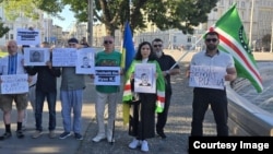 Представители чеченской диаспоры на митинге против депортации уроженцев Чечни из Германии