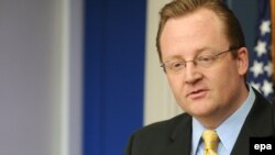 White House spokesman Robert Gibbs (file photo)