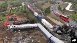 1 martie 2023. Un tren care transporta sute de pasageri a intrat în coliziune cu un mărfar care venea din sens opus în nordul Greciei, provocând moartea și rănirea a zeci de pasageri