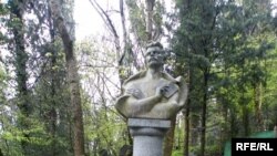 Магіла паэта Максіма Багдановіча ў Ялце