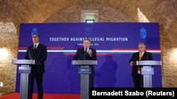 Predsjednik Srbije Aleksandar Vučić, slovački premijer Robert Fico i mađarski premijer Viktor Orban na konferenciji za novinare, Komaran, Slovačka, 22. oktobra 2024. 