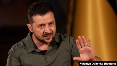 Еркекті үлкен қалың әтеш ебілді