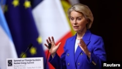 Ursula von der Leyen vorbind la Summitul AIEA privind energia nucleară, la Paris, pe 10 martie.