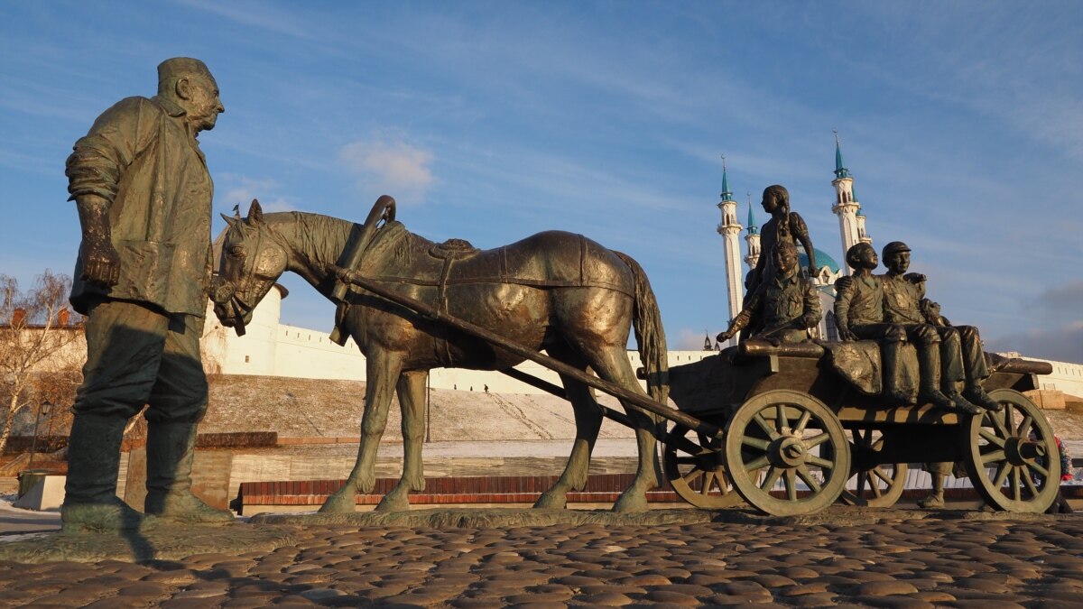 В Казань ради еды, летних вечеров на озере Кабан и татарского театра.  Рассказывает гид