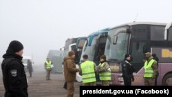 Обмін утримуваними проходить на КПВВ «Майорське»