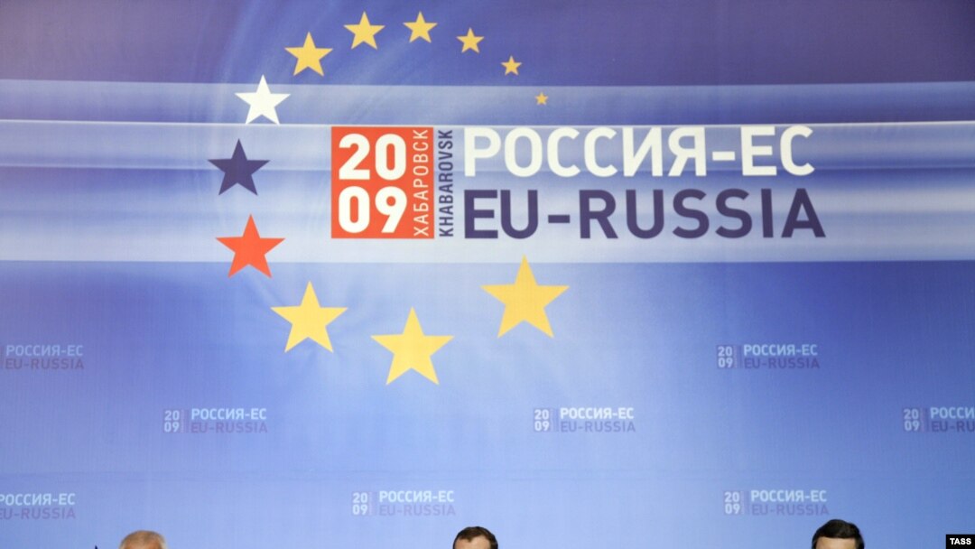 От перелета в Хабаровск у Европы может накопиться такая усталость, что дважды в год встречаться с Россией она уже будет не в состоянии