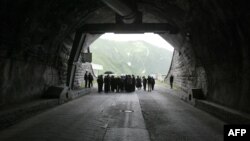 Идею о вступлении Абхазии и Южной Осетии в Таможенный союз сейчас обсуждают многие российские эксперты. Но при этом остается непонятным, как возможно реализовать эти планы, учитывая ограниченный статус двух частично признанных республик?