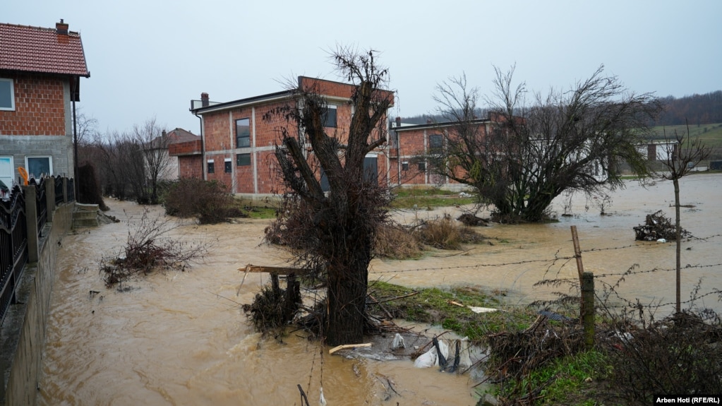 Si pasojë e vërshimeve, Komuna e Malishevës u përball edhe me ndërprerje të rrymës.