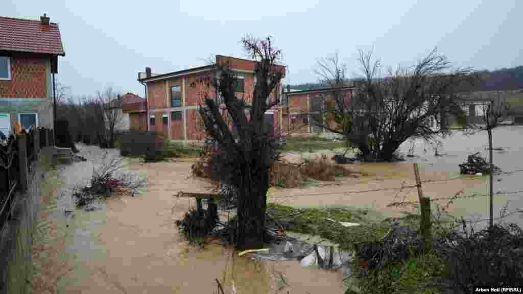 Zbog poplava, opština Mališevo suočila se i s prekidima u snabdijevanju električnom energijom.