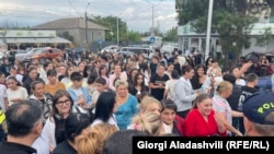 ველისციხის სკოლის მოსწავლეების მშობლების საპტოტესტო აქცია