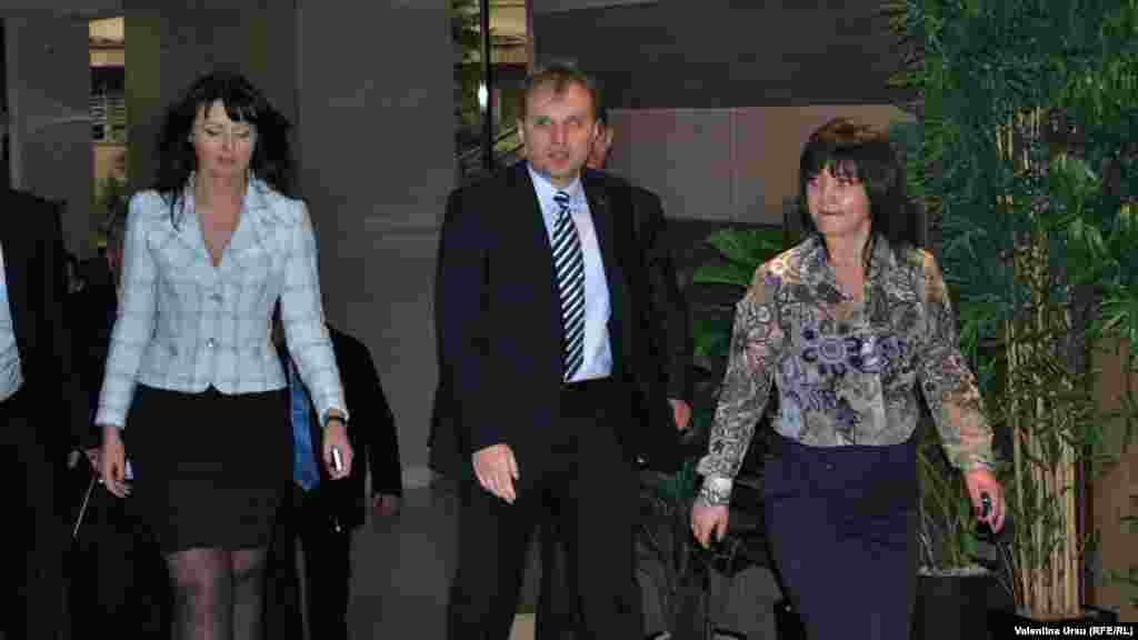 Evgeny Șevciuk și Nina Stanski sosesc la negocieri