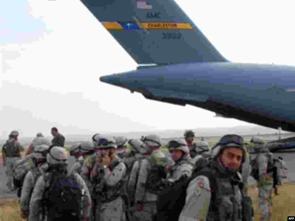 Američkim vojnim avionom iz Iraka je u Gruziju vraćeno 2.000 gruzijskih vojnika - Američkim vojnim avionom iz Iraka je u Gruziju vraćeno 2.000 gruzijskih vojnika 