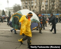 Supporters of Yushchenko carry a tent to be pitched in central Kyiv on November 22.