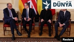 Ukrainanyň prezidenti Wolodymyr Zelenski 8-nji dekabrda Londonda Britaniýanyň premýer-ministri Keir Starmer, Fransiýanyň prezidenti Emmanuel Makron we Germaniýanyň kansleri Friedrich Merz bilen duşuşdy.