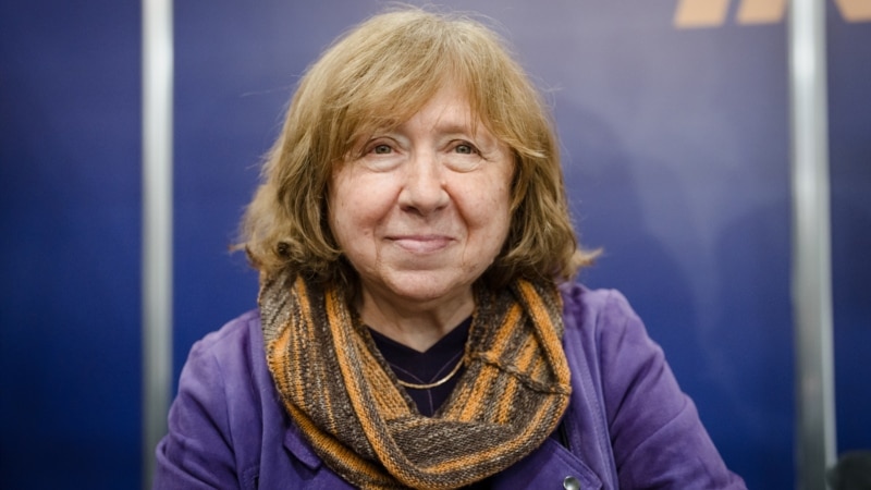 „ბელარუსი ჩერნობილის ლაბორატორიაა“: სვიატლანა ალექსიევიჩი სამყაროზე, რომელიც „სიბნელეში ბრუნდება“