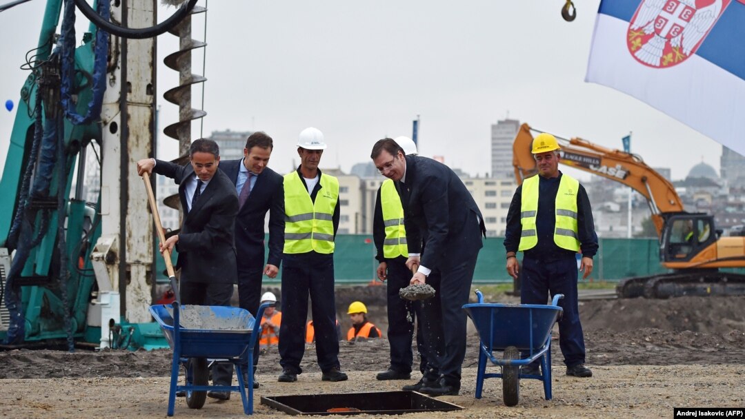 Aktuelna vlast često Srbiju kiti sintagmom "lider u regionu" (Foto: Aleksandar Vučić i Mohamed Alabbar obeležavaju početak gradnje 'Beograda na vodi', 2015.)