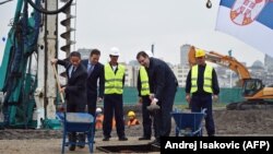 Aktuelna vlast često Srbiju kiti sintagmom "lider u regionu" (Foto: Aleksandar Vučić i Mohamed Alabbar obeležavaju početak gradnje 'Beograda na vodi', 2015.)