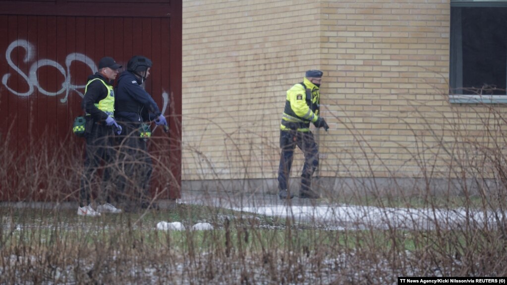 Policija ispred Risbergska škole, 4. februar 2025.